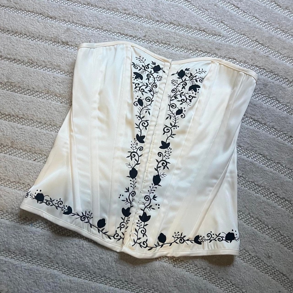 VTG Y2K Charlotte Russes white corsetsize M/L BlackWhite Silky Rococo Coquette - Picture 2 of 8